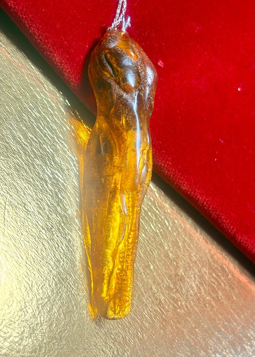 Bernsteinanhänger in Eiszapfenform