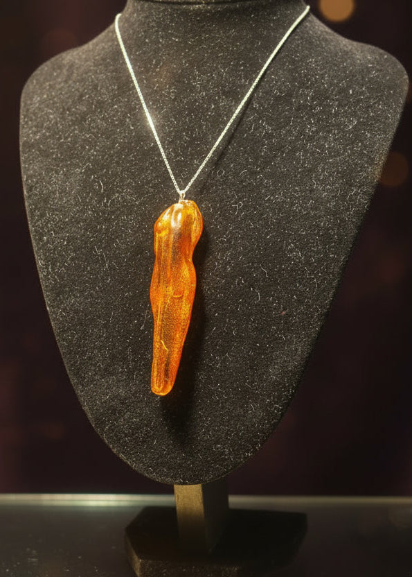 Bernsteinanhänger in Eiszapfenform