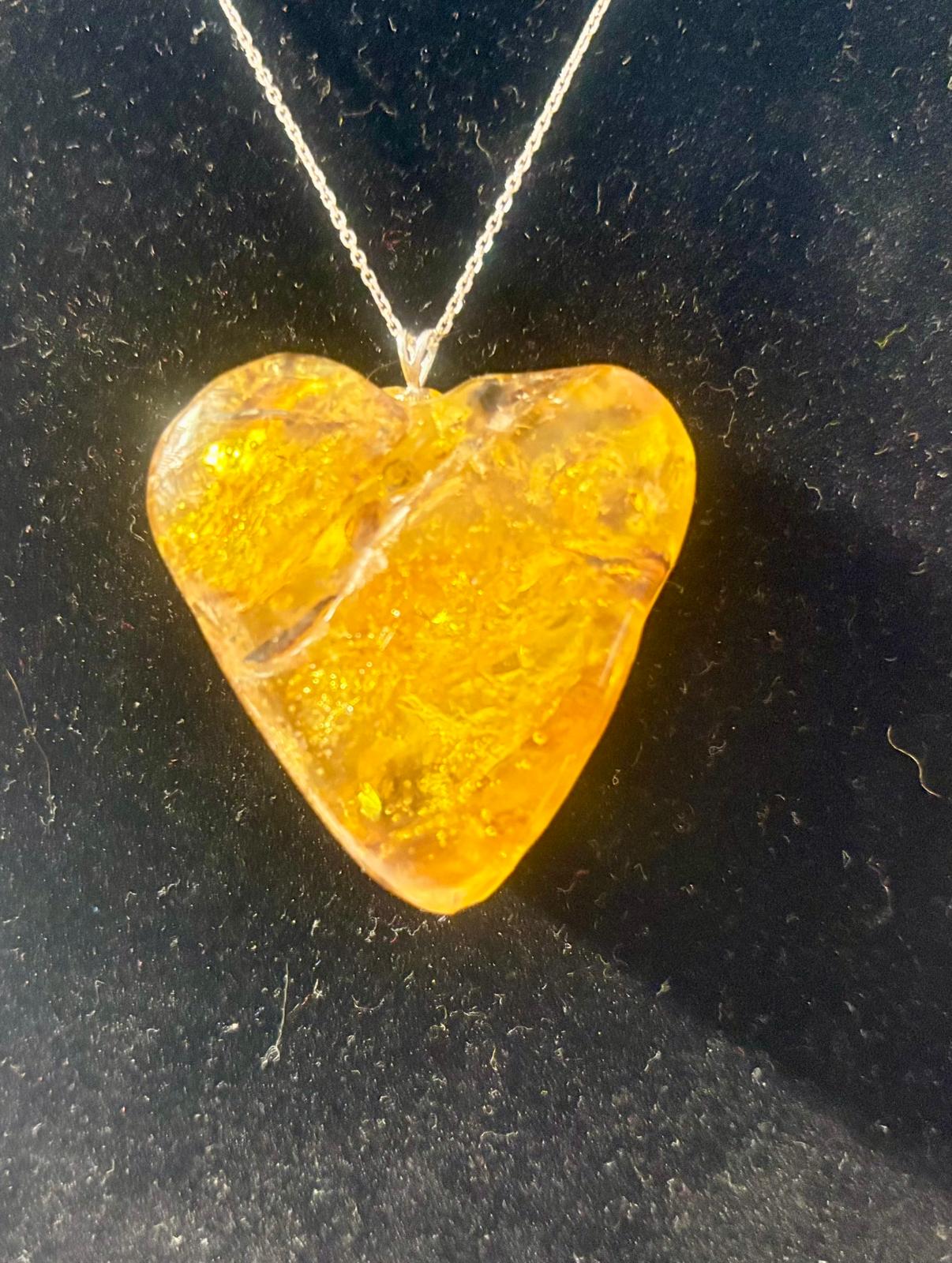 Herzförmige Bernsteinanhänger Groß