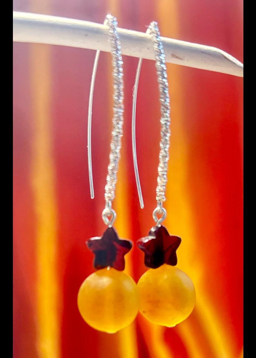 Schöne Ohrhänger mit natürlichem Bernstein