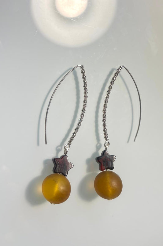 Schöne Ohrhänger mit natürlichem Bernstein