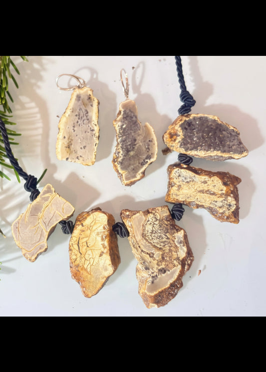 Schönes Set aus Naturbernstein im Modern Marmor Optik