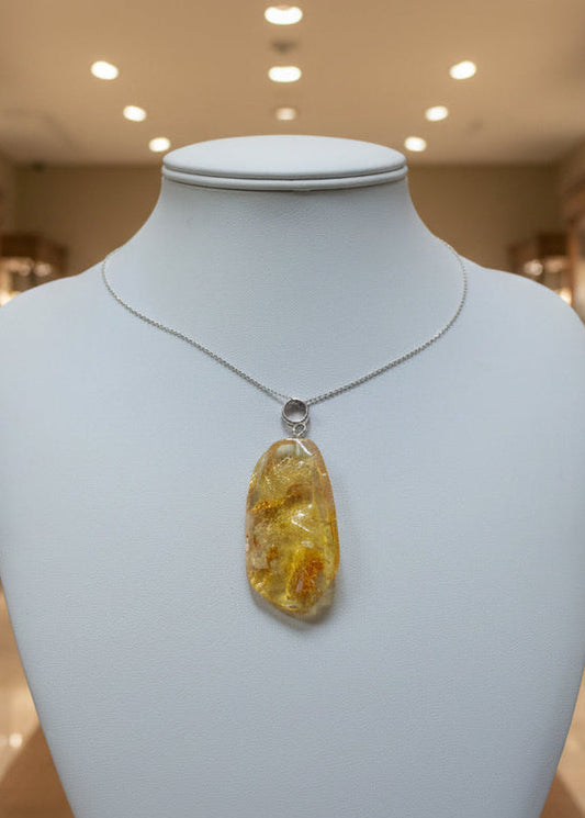 Schöner Bernstein-Anhänger aus natürlichen baltischen Bernstein