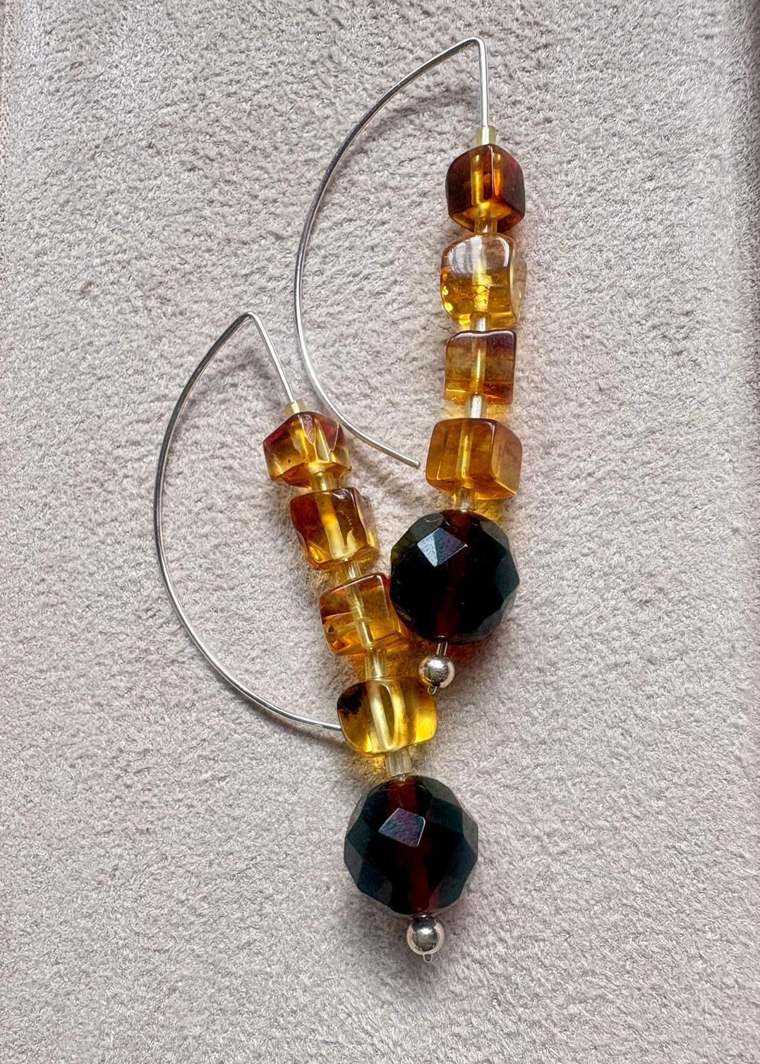 Schöner Ohrschmuck aus natürlichem Bernstein
