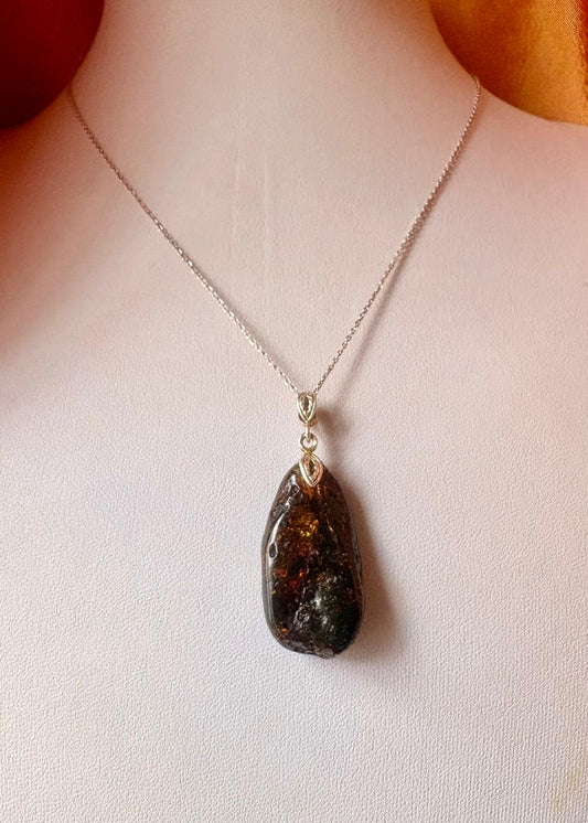 Bernstein Anhänger in Grün