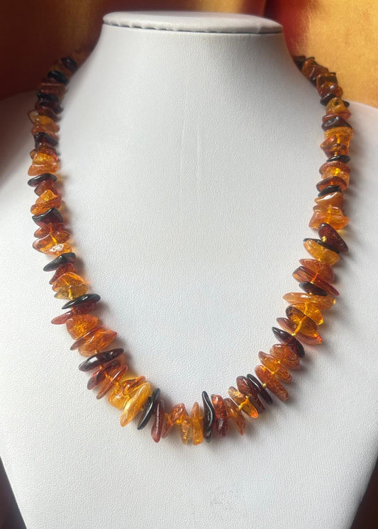 Mehrfarbige Halskette aus natürlichem Bernstein