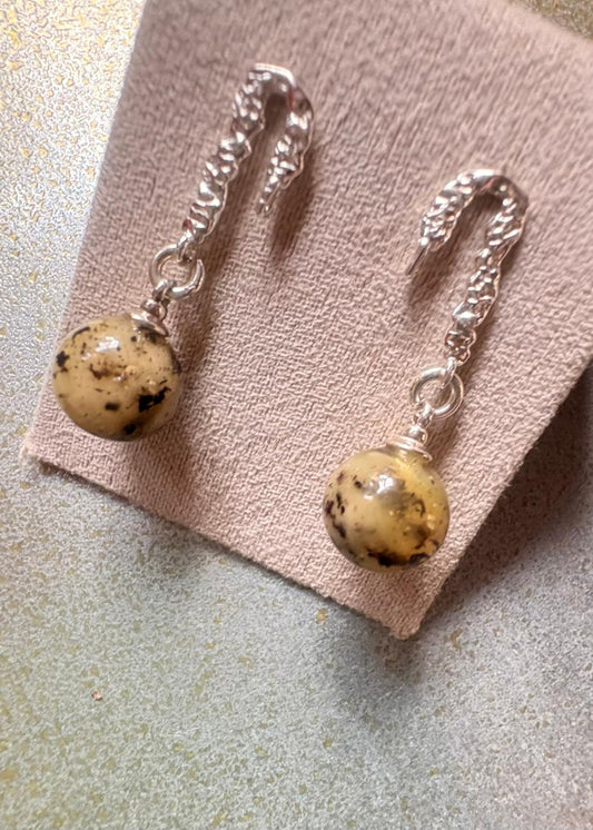 Sehr schöne Ohrstecker in Grün-Gelb-Tönung