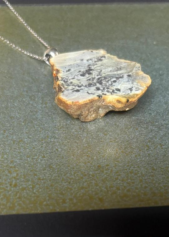 Anhänger mit  Marmorstruktur