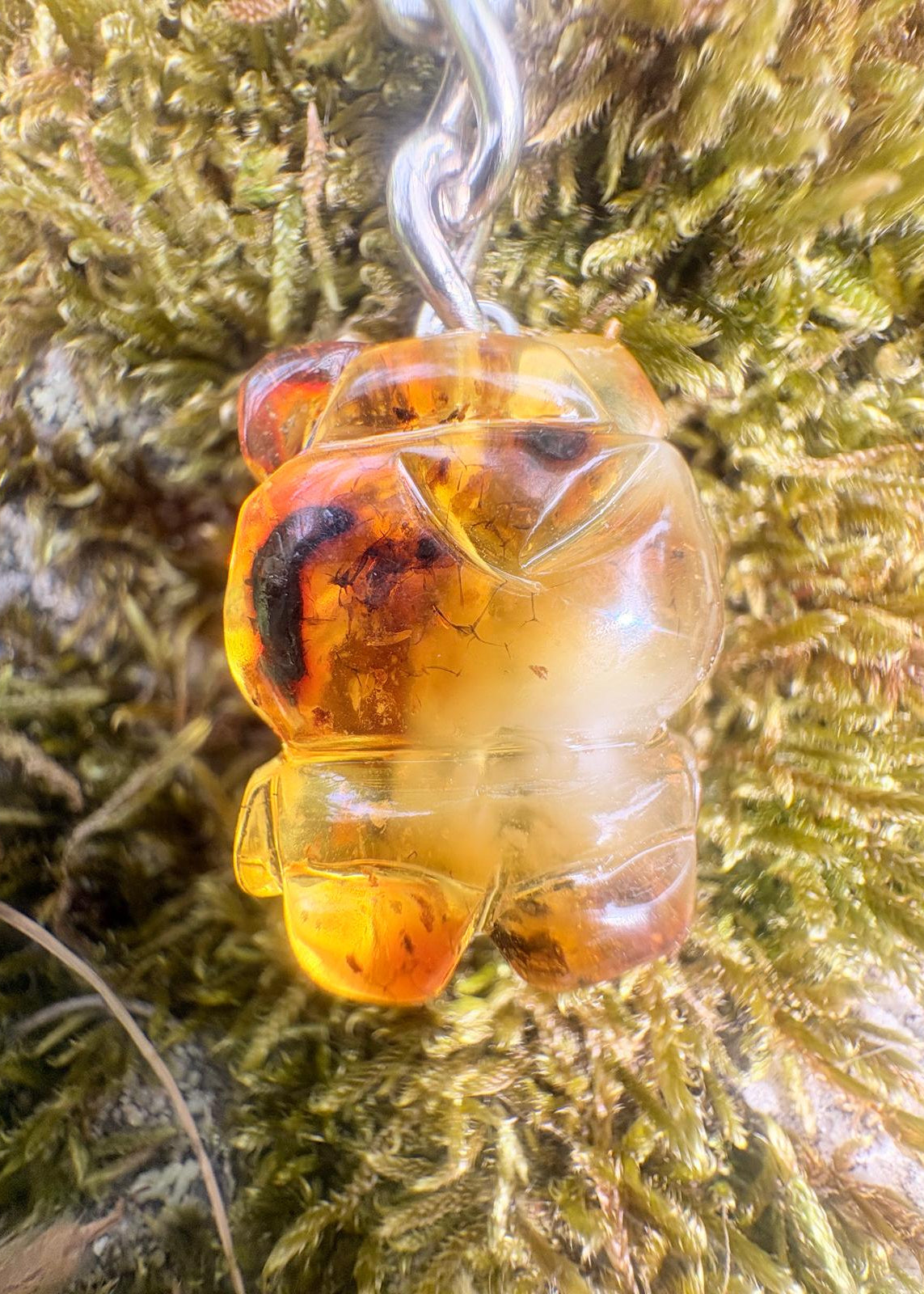 Schlüsselanhänger mit der handgefertigte Bernstein Bärfigur