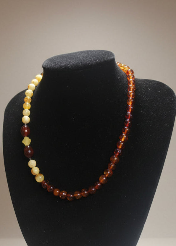 Moderne asymmetrische Halskette