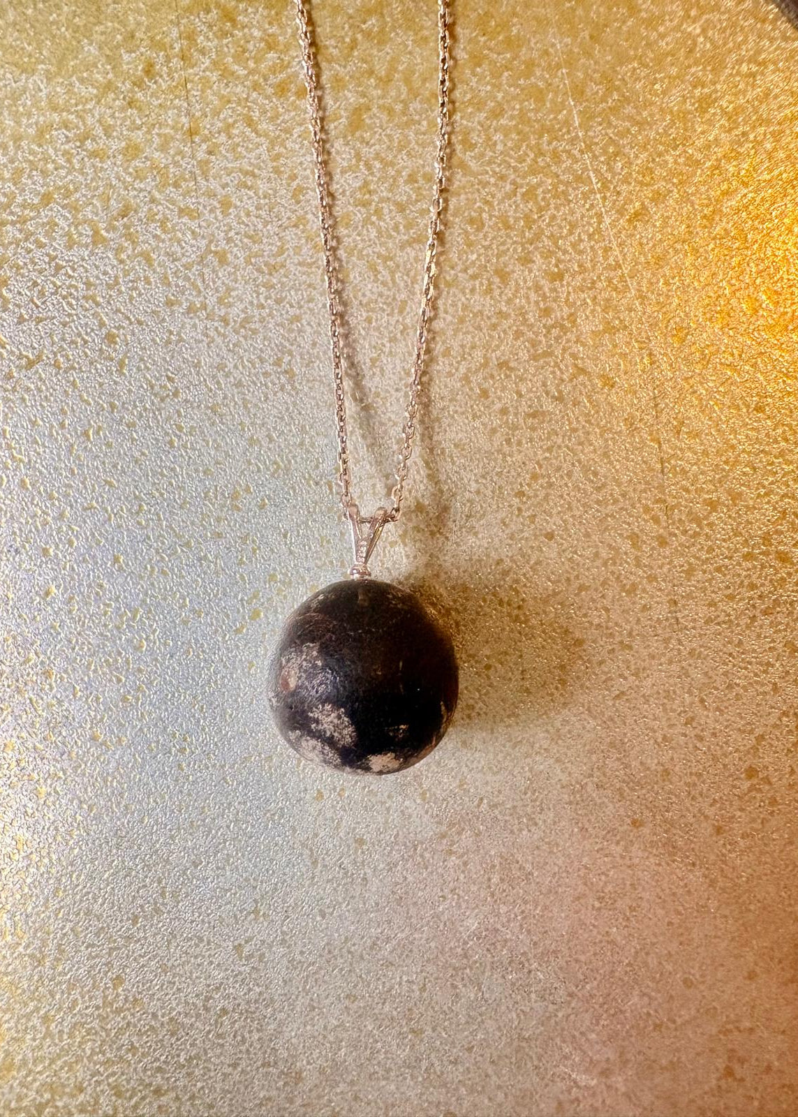 Anhänger in Kugelform