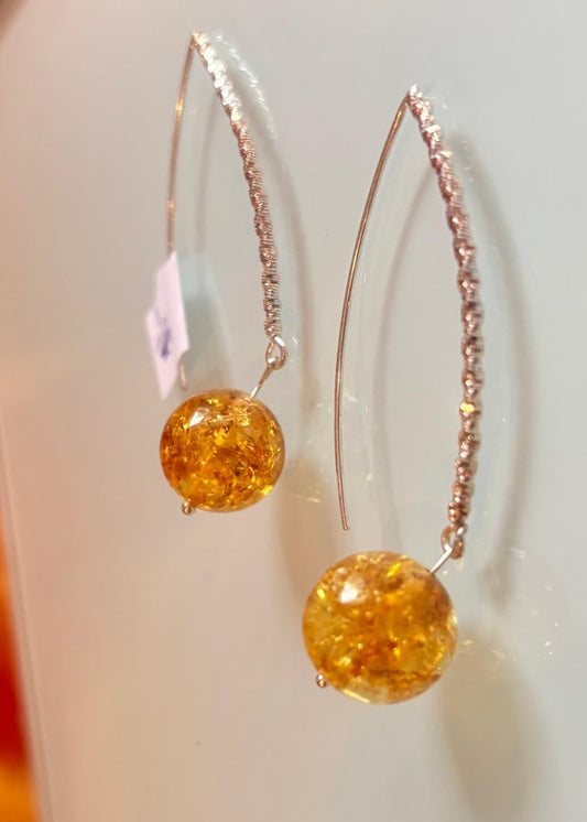 Ohrhänger in leuchtendem Goldgelb