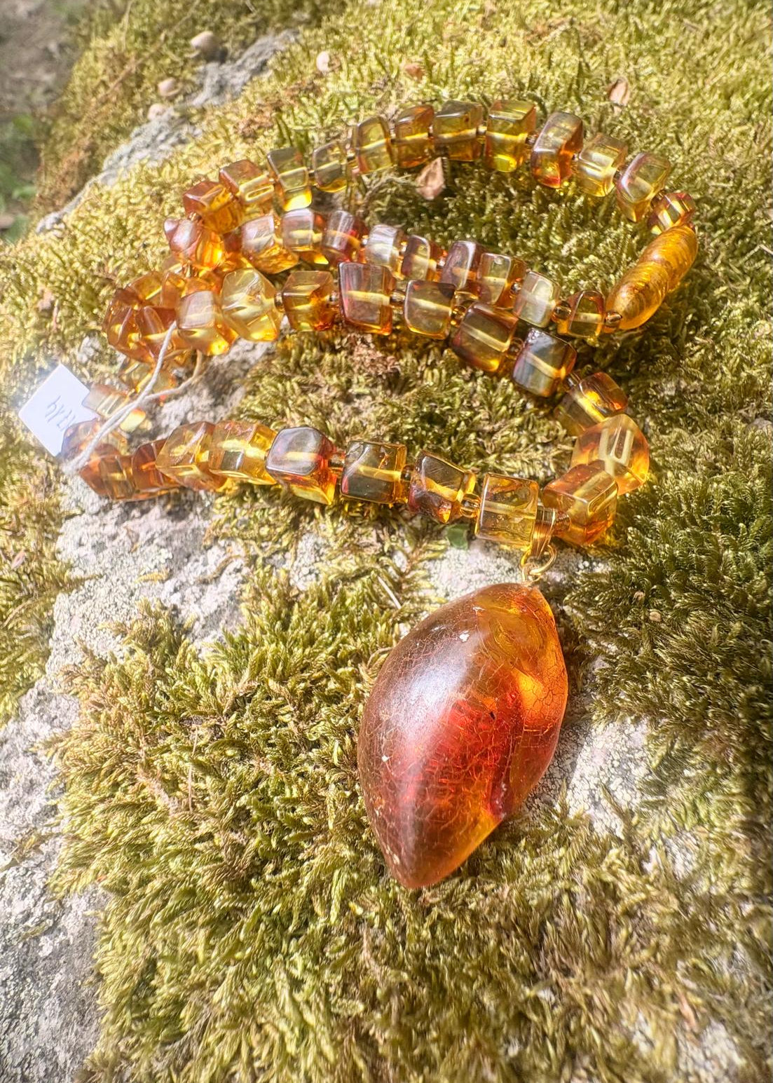 Bernstein-Anhänger mit Inklusen