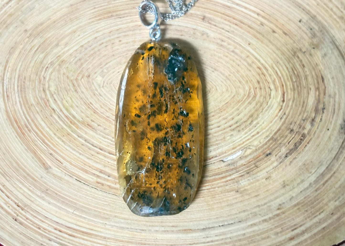 Schöner großer transparente Bernstein Anhänger