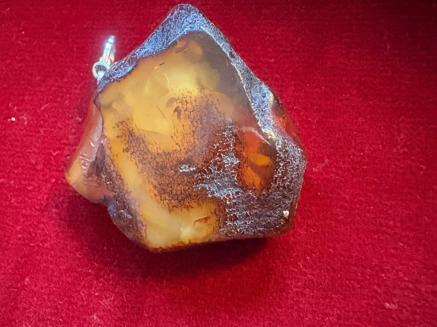 Schöner Anhänger aus natürlichen baltischen Bernstein