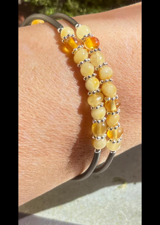 Armreif mit feinen Bernsteinkugeln Unisex