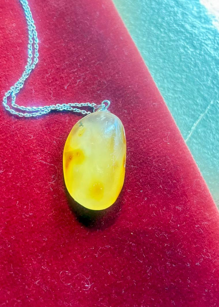 Bernsteinanhänger  in warmem Honigton