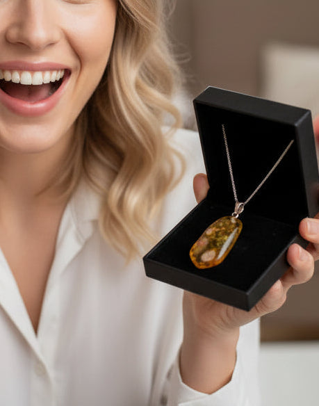 Schöner Bernstein-Anhänger aus natürlichen baltischen Bernstein