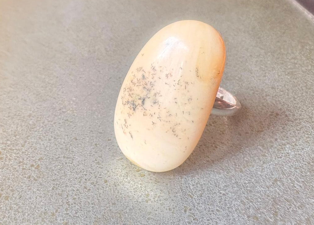 Schöner Damenring ein Unikat