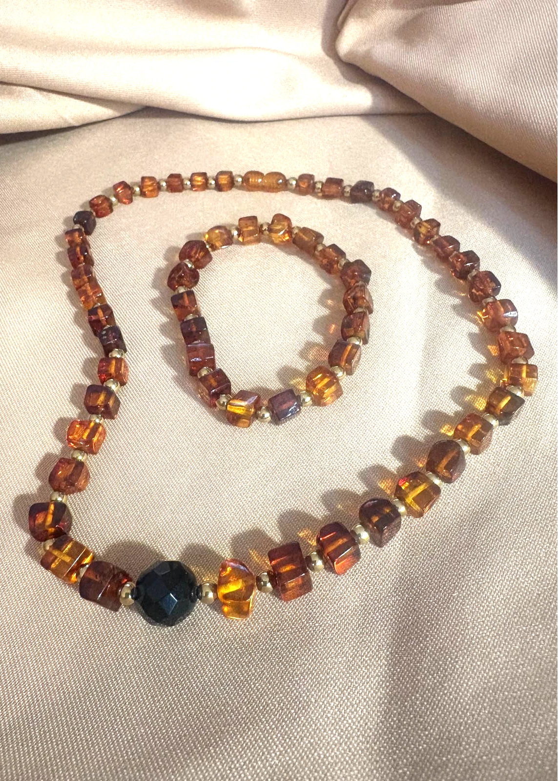 Sehr schönes Bernstein Set aus Halskette und Armband, Handgefertigt