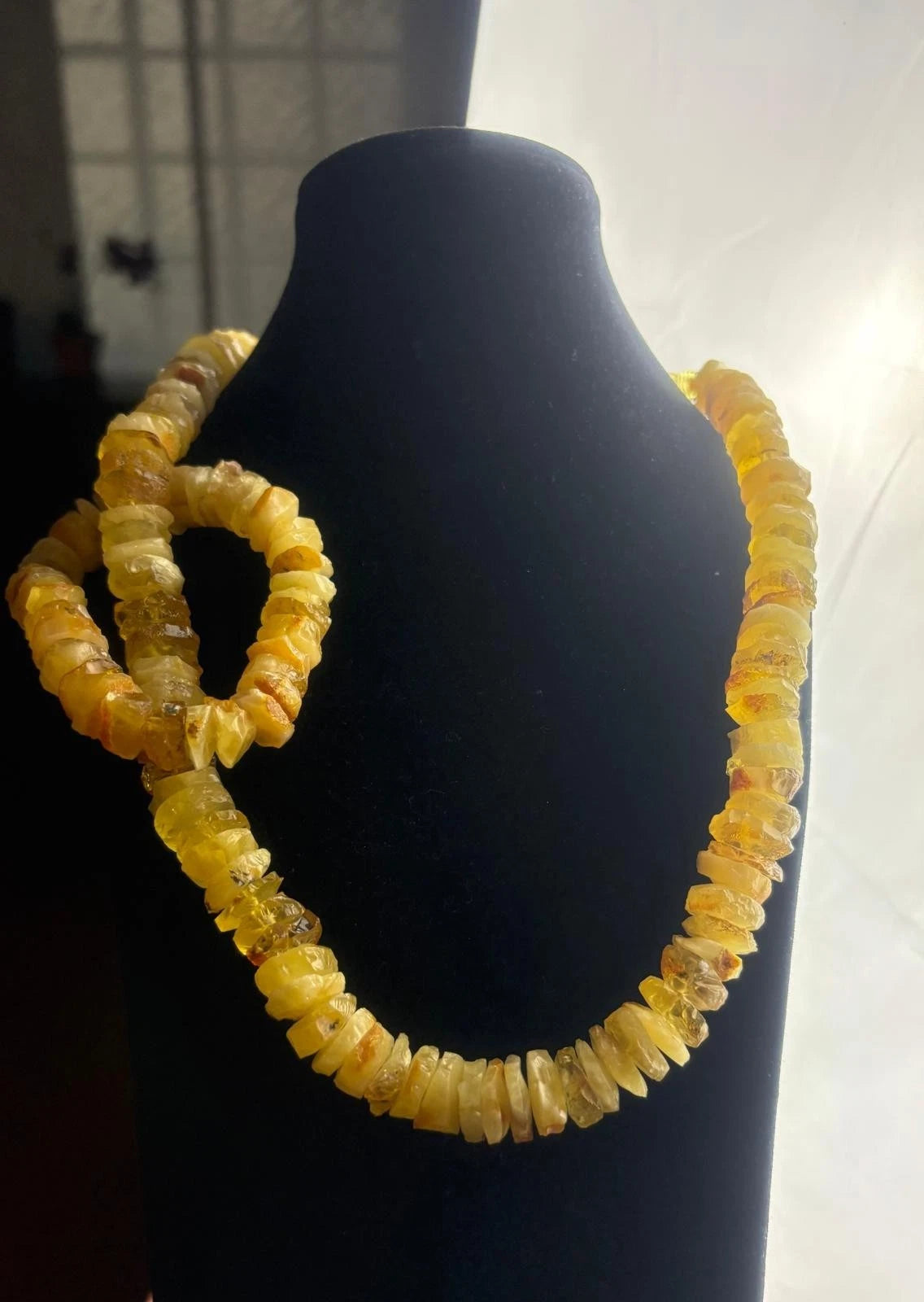 Handgearbeitete Naturbernsteinkette mit passendem Armband im Set