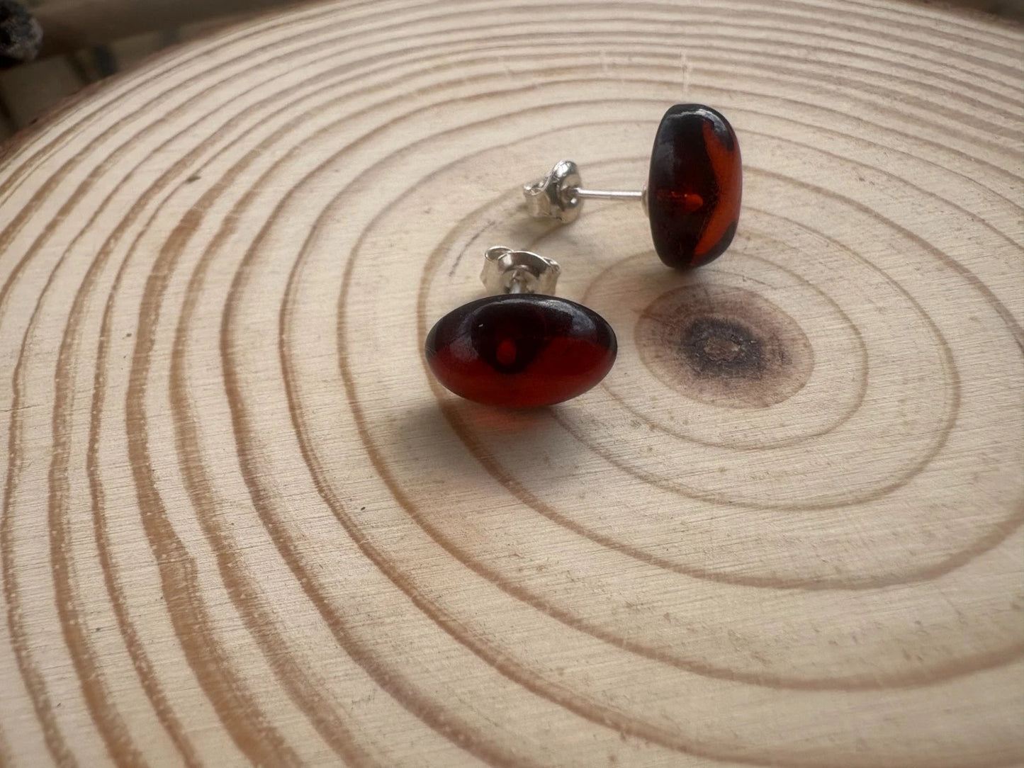 Schöner Ohrschmuck aus rotem baltischen Bernstein, Sterlingsilber 925