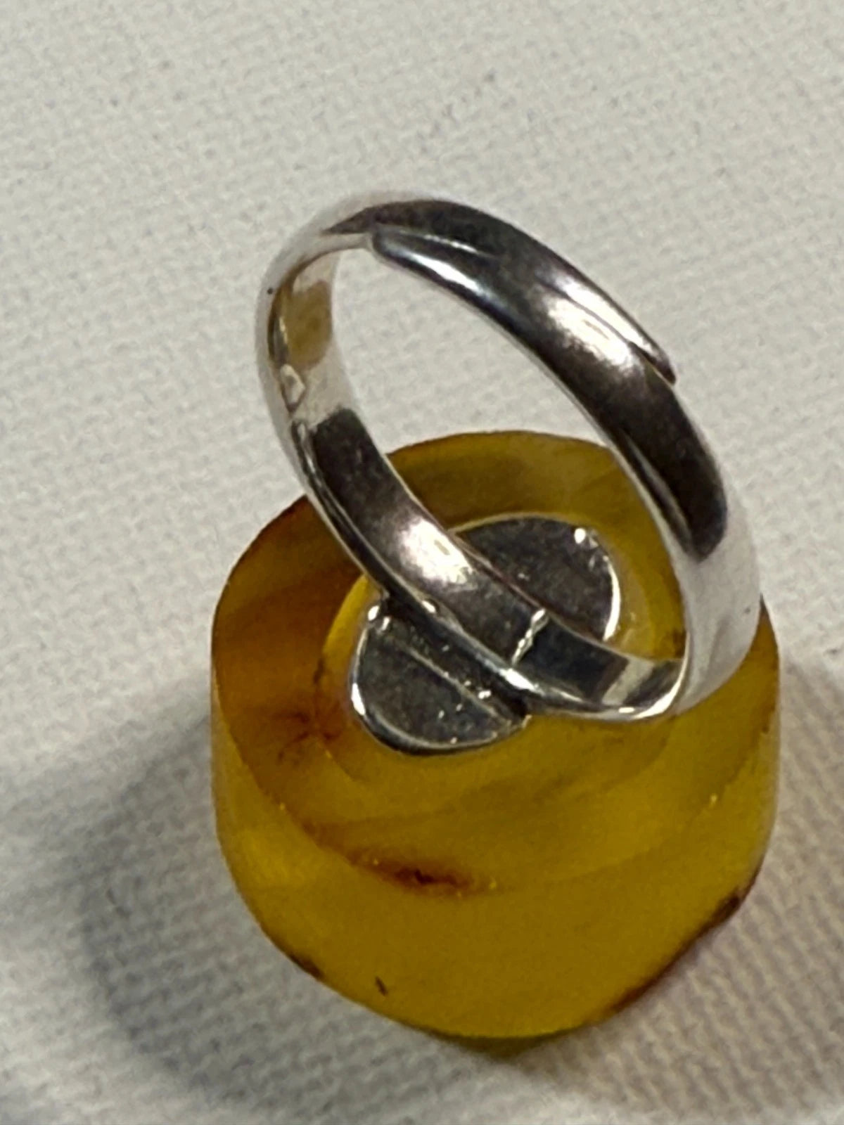 Wunderschöner Ring aus gelbem Naturbernstein und 925 Sterlingsilber