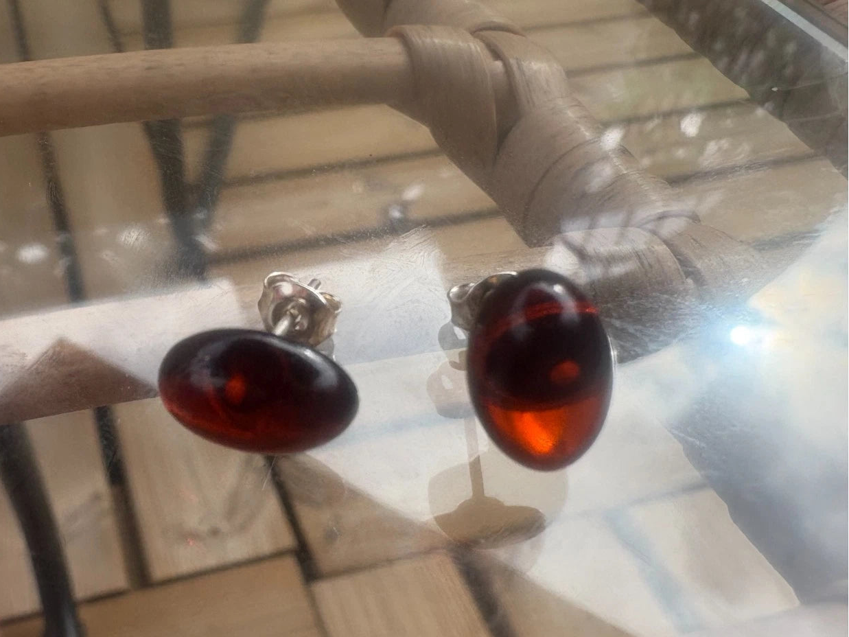 Schöner Ohrschmuck aus rotem baltischen Bernstein, Sterlingsilber 925