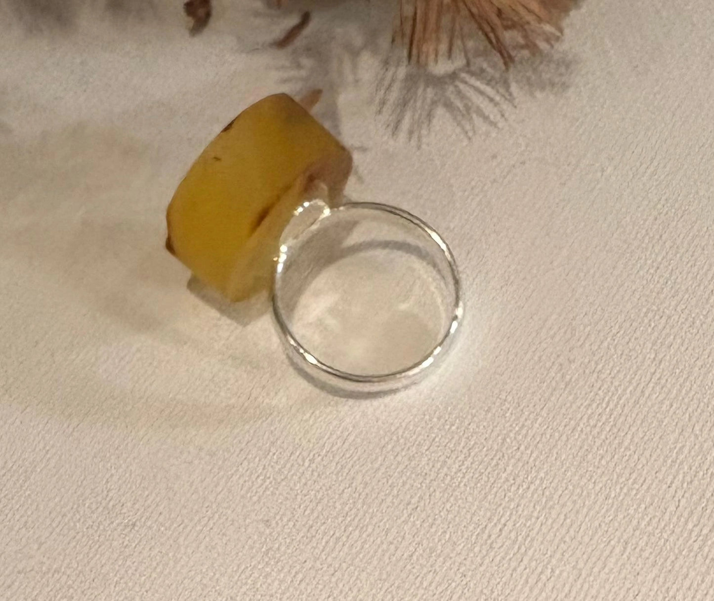 Wunderschöner Ring aus gelbem Naturbernstein und 925 Sterlingsilber