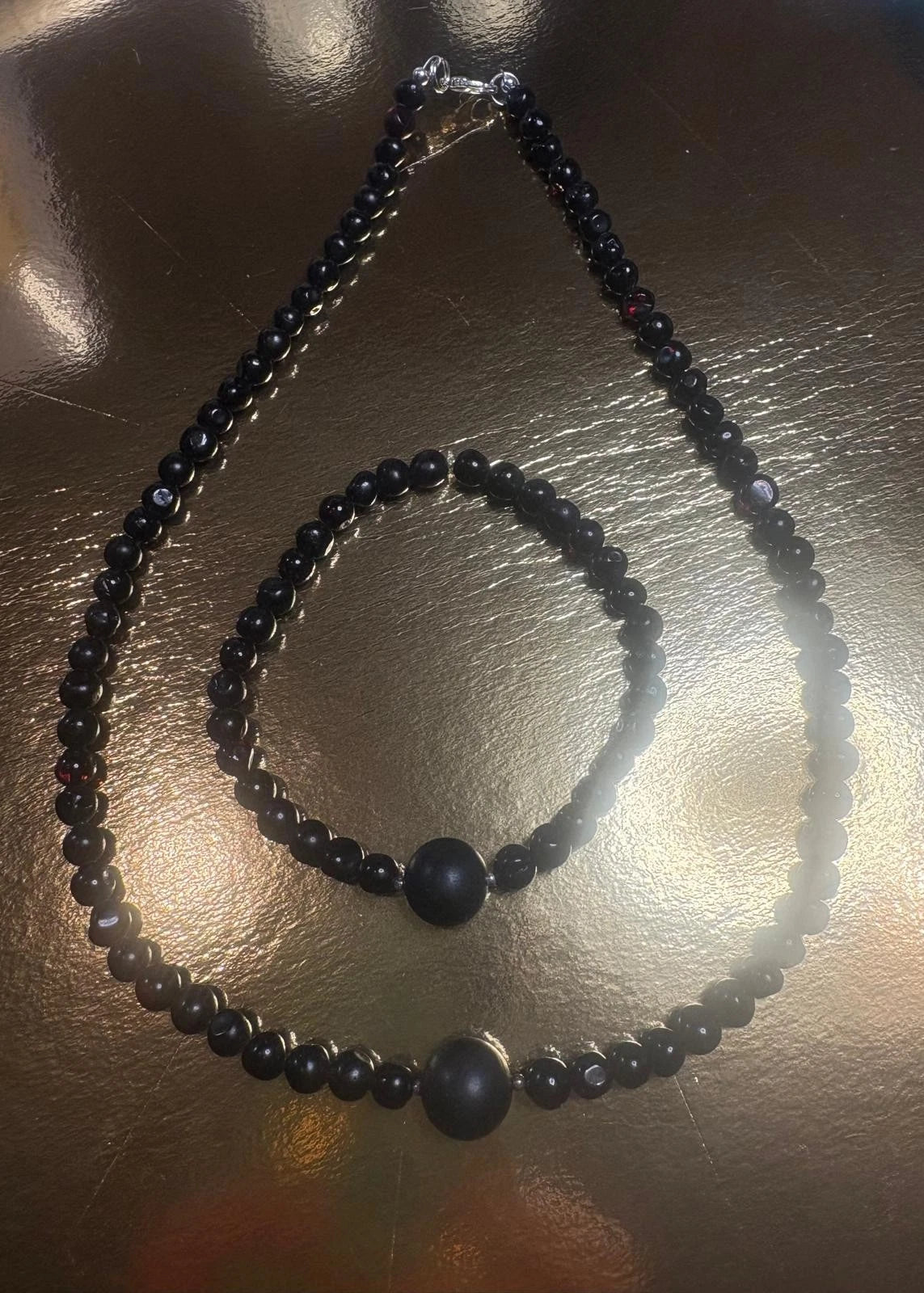 Handgearbeitete Halskette und Armband aus Naturbernstein im Set