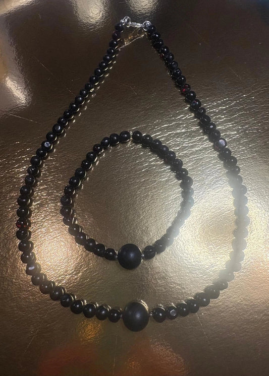 Handgearbeitete Halskette und Armband aus Naturbernstein im Set
