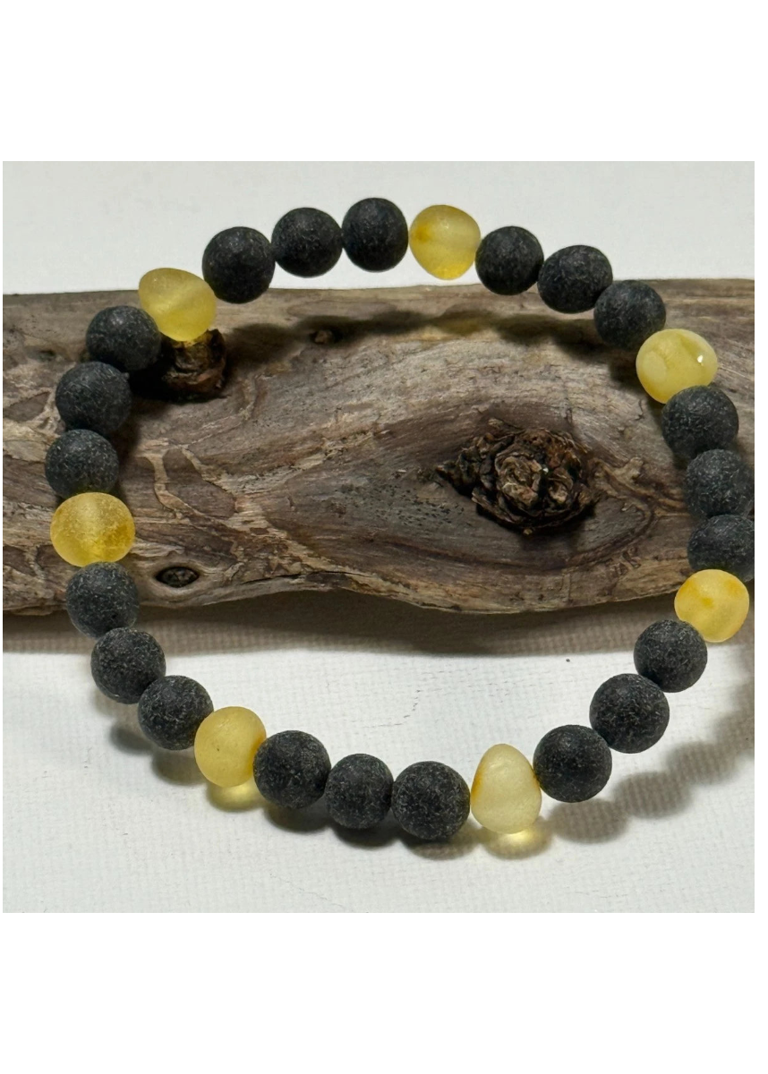 Schönes Armband aus naturbelassenen Bernstein