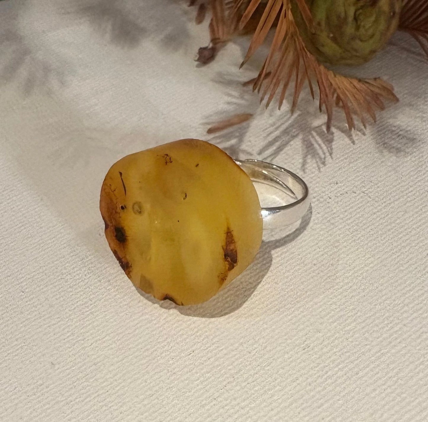 Wunderschöner Ring aus gelbem Naturbernstein und 925 Sterlingsilber